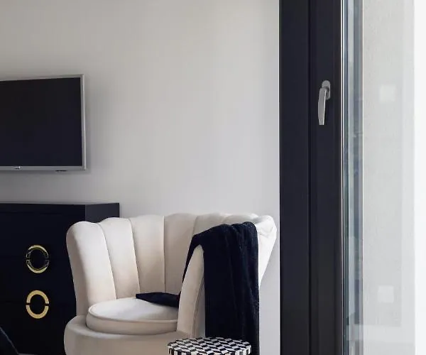 Sevilla Z Prywatna Sauna Apartment